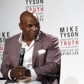 Tyson recrea su vida en un teatro de Broadway Tyson recrea su vida en un teatro de Broadway