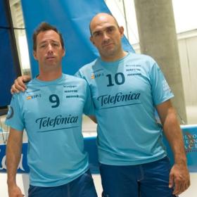 Iker Martínez y Xabi Fernández, con el 'Luna Rossa' italiano Iker Martínez y Xabi Fernández, con el 'Luna Rossa' italiano