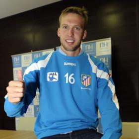 Magnus Dahl completa al Atlético con el Barça a la vista Magnus Dahl completa al Atlético con el Barça a la vista