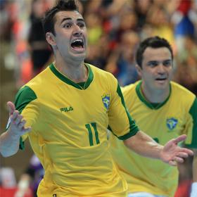 Neto gana el Balón de Oro y Kike el Balón de Plata Neto gana el Balón de Oro y Kike el Balón de Plata