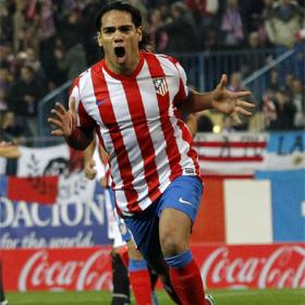 Radamel Falcao dio al Atlético dos títulos europeos en 2012 Radamel Falcao dio al Atlético dos títulos europeos en 2012