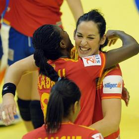 Macarena Aguilar lleva a las guerreras al triunfo en el debut Macarena Aguilar lleva a las guerreras al triunfo en el debut