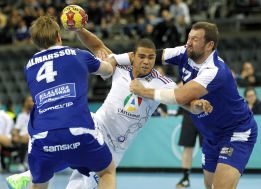 Francia sufre para ganar a Islandia y pasar a cuartos Francia sufre para ganar a Islandia y pasar a cuartos