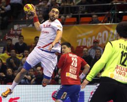 España arrasa a Serbia y se cita con Alemania en cuartos España arrasa a Serbia y se cita con Alemania en cuartos
