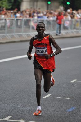 Kiprotich, campeòn olímpico de maratón, superó a Castillejo Kiprotich, campeòn olímpico de maratón, superó a Castillejo