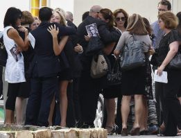 El funeral por Steenkamp es oficiado en Port Elizabeth El funeral por Steenkamp es oficiado en Port Elizabeth