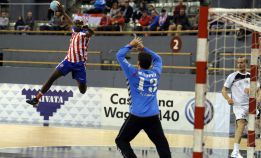 El Atlético también sufre para imponerse ante el colista El Atlético también sufre para imponerse ante el colista