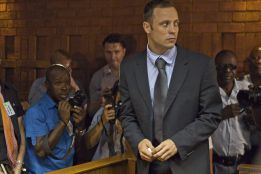 El juez impone a Oscar Pistorius una fianza de 85.000 euros El juez impone a Oscar Pistorius una fianza de 85.000 euros