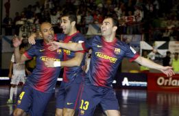 El Barça alcanza la final con exhibición frente al Santiago El Barça alcanza la final con exhibición frente al Santiago