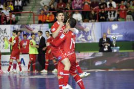 ElPozo puede con el Caja y se medirá al Barça en la final ElPozo puede con el Caja y se medirá al Barça en la final