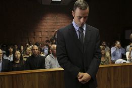 Pistorius no se entrena por respeto a la familia de su novia Pistorius no se entrena por respeto a la familia de su novia