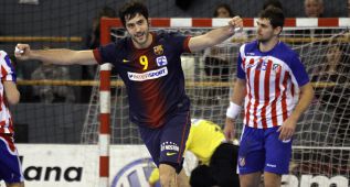 El Atleti no evita que el Barça ya roce la temporada perfecta