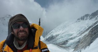 Carlos Pauner está en el campo base tras hollar el Everest