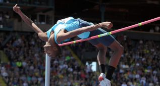 El catarí Barshim salta 2,40 metros a los 21 años