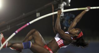 La cubana Yarisley Silva vuela más que nadie en pértiga: 4,90