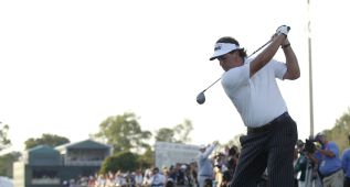 Sólo Mickelson y Horschel terminan bajo par en Merion