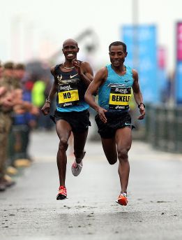 Bekele sorprende a Mo Farah en el medio maratón de Newcastle Bekele sorprende a Mo Farah en el medio maratón de Newcastle