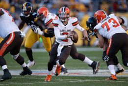 Baile de QBs en la NFL: Johnny Manziel entra, Nick Foles sale