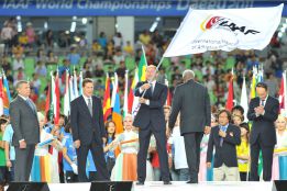 La IAAF sanciona de por vida por encubrir dopaje y soborno