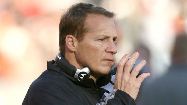 Chip Kelly despide a Mangini como coordinador defensivo