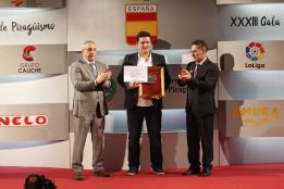 Tributo del piragüismo a Cal y premios a Chourraut y el K4
