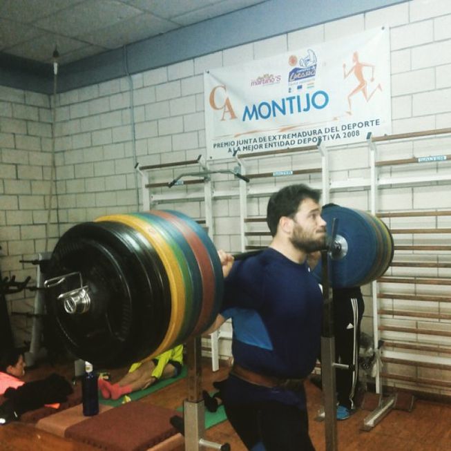 Cienfuegos, plusmarquista de martillo, levantó ¡300 kilos!