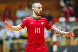 Ricardinho: hat-trick y gol 100 de tacón en el triunfo portugués