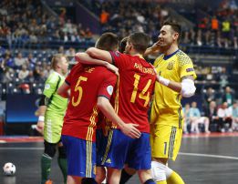 España se juega más que la primera plaza ante Ucrania