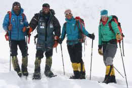 Alex Txikon hace historia y corona el Nanga en invierno
