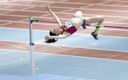 Ruth Beitia, líder mundial (1,98) y encadena 15 oros seguidos