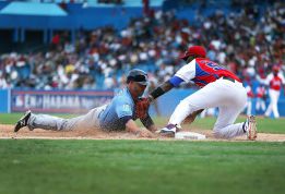 EEUU derrota a Cuba en duelo histórico de béisbol