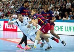 El Barça (29-24 en Kiel) está
al borde de la eliminación