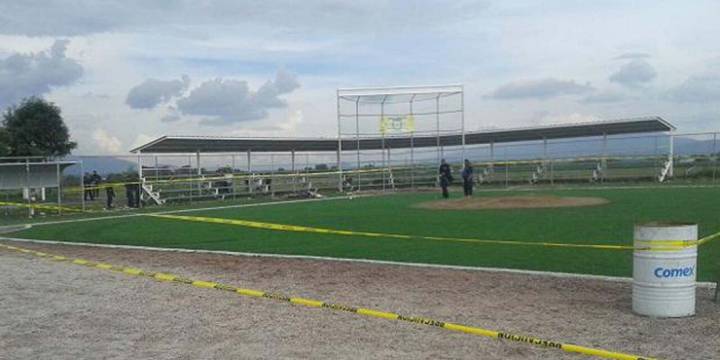 Comando mata a dos personas en partido en México