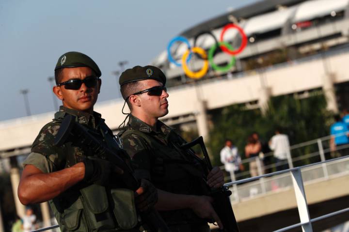 Explosión controlada cerca de la meta de la prueba ciclista