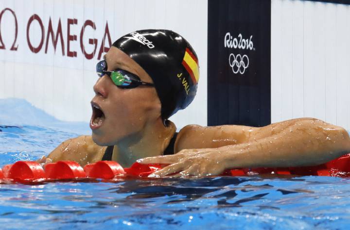 Vall a semifinales con la polémica Efimova