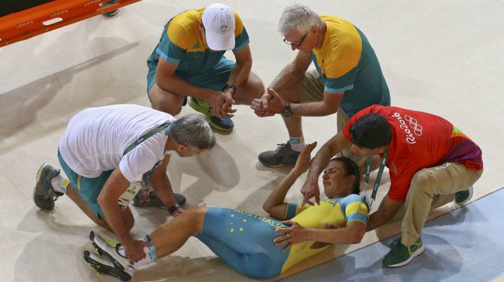 La ciclista Hoskins, hospitalizada tras una caída en el velódromo