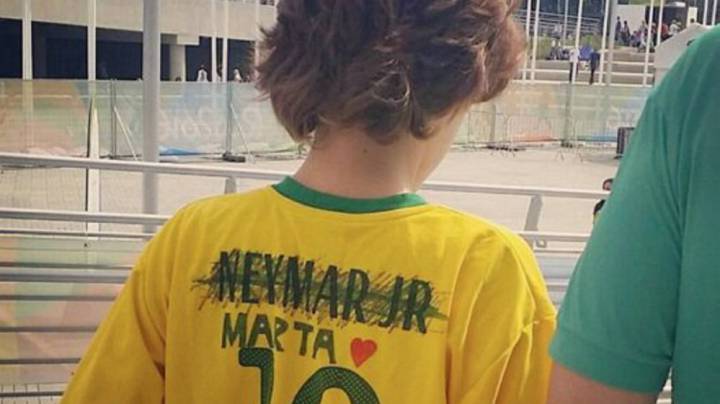 Un niño brasileño se hace viral: elige a Marta por Neymar