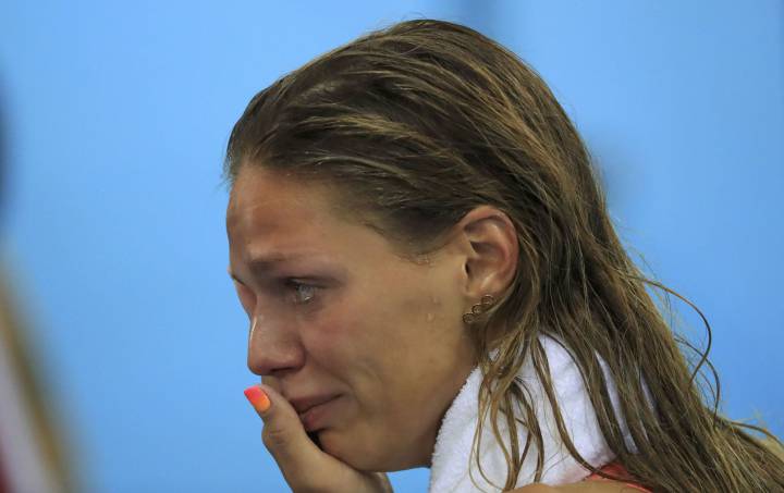 Efimova se lleva la plata y los abucheos de la piscina