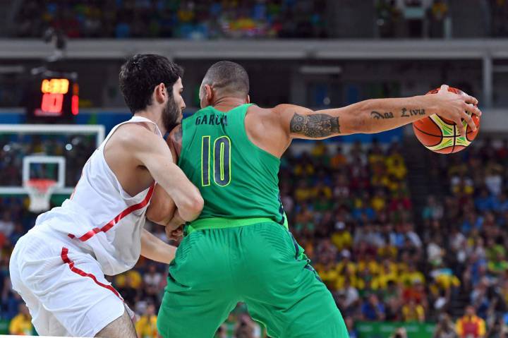 Abrines pasó pruebas médicas y no entrenó por precaución