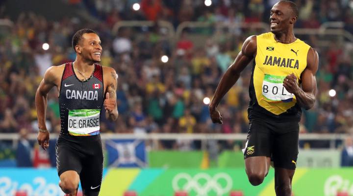 Usain Bolt se mete en la final de 200 metros de Río bromeando
