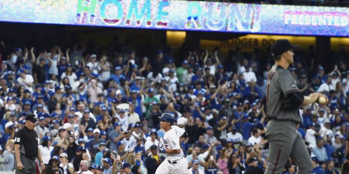 Zack Greinke es maltratado por la ofensiva de Los Angeles