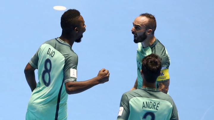Ricardinho se luce y Portugal pasa a semifinales