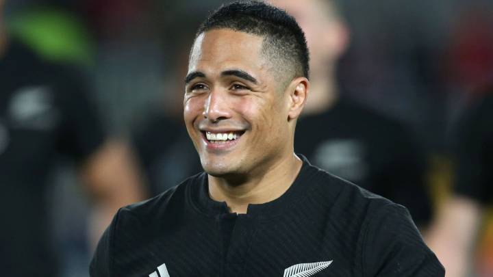 Un All Black, castigado con un partido al tener sexo en público