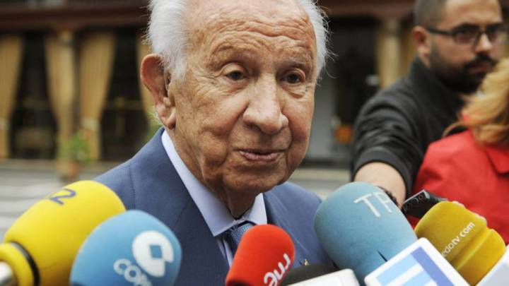 Barcelona recoloca la estatua de Samaranch sin su leyenda