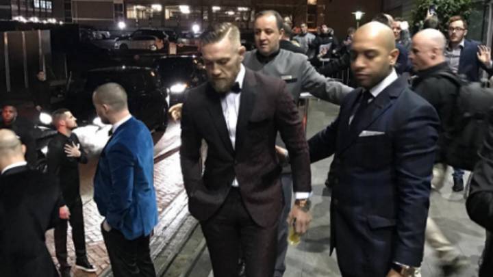 Conor McGregor llega a un encuentro con sus aficionados el pasado sábado en Manchester.