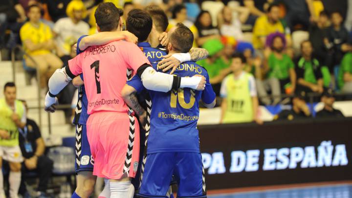 El hat-trick de Ricardinho alivia el sufrimiento del Movistar