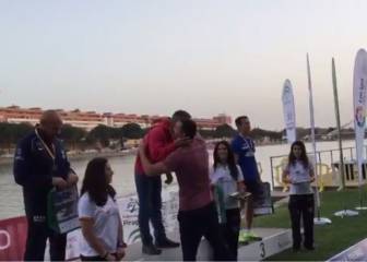 Craviotto entregó la medalla en categoría master a su padre