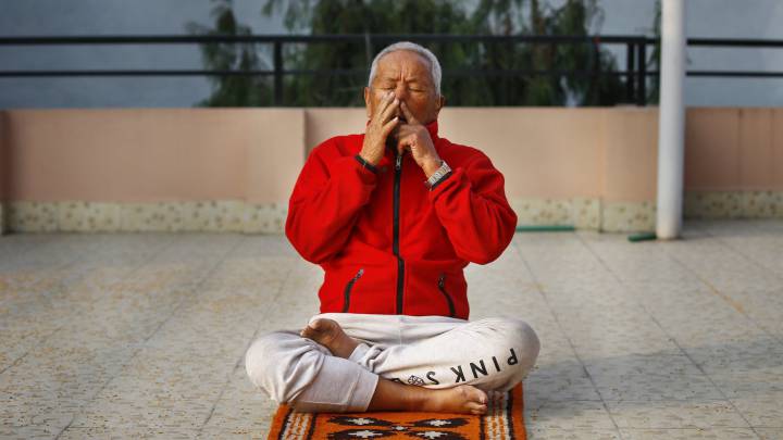 Bahadur Sherchan quiere coronar el Everest con ¡85 años!