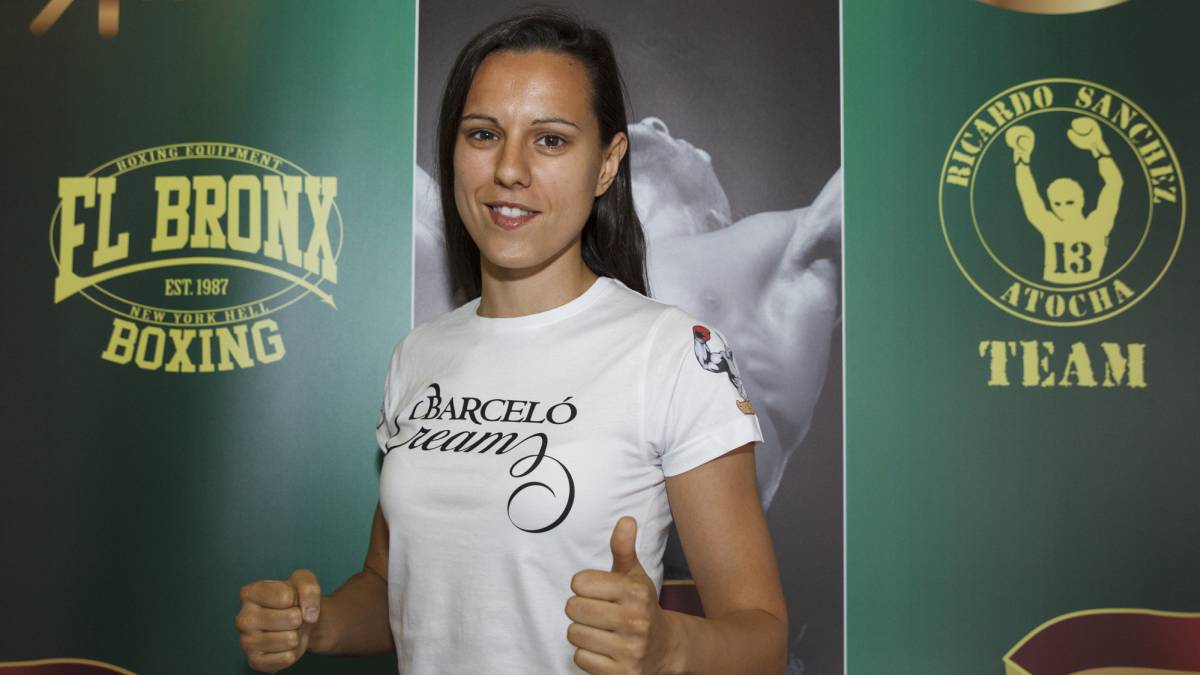 Joana Pastrana posa en la presentación de la velada del Campeonato de Europa de Boxeo en el Palacio de Vistalagre.