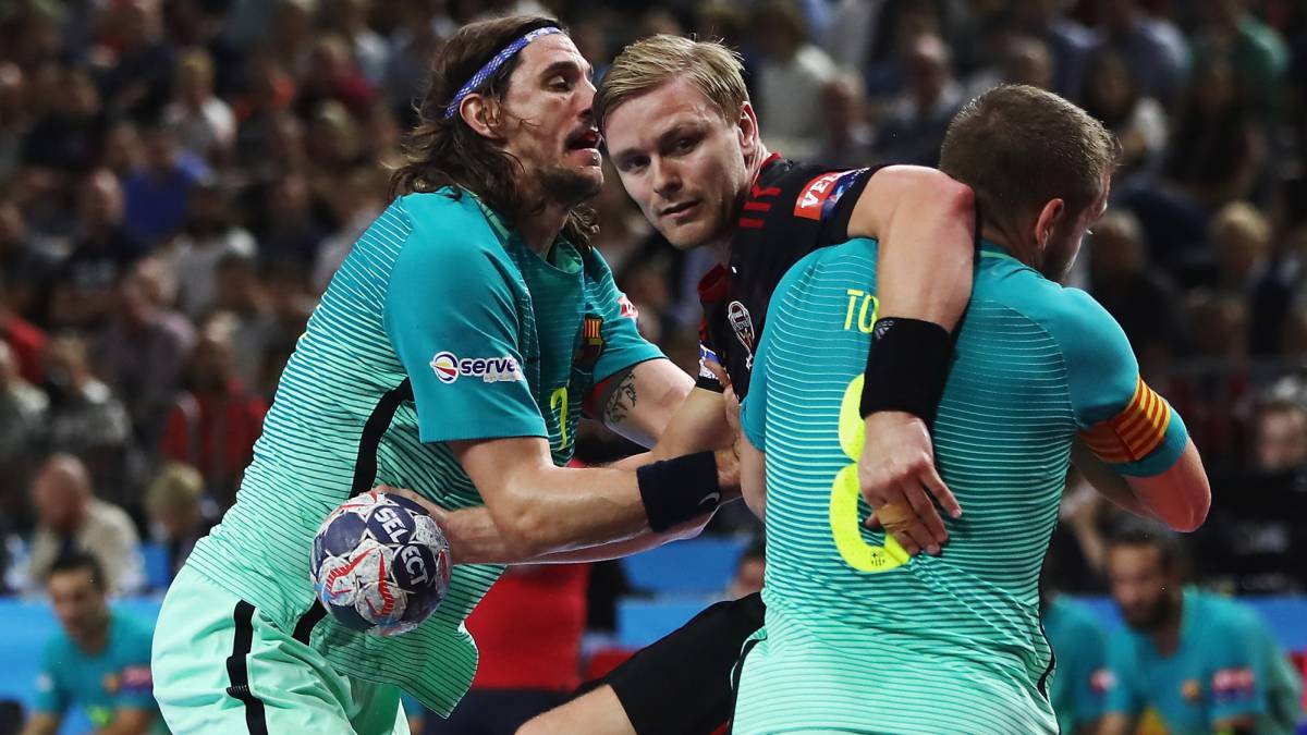 Palmarsson, marcado por los jugadores barcelonistas.